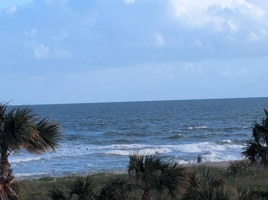 Oceanfront 2br2b, Ocean Views, Heated Pool, Cape Canaveral