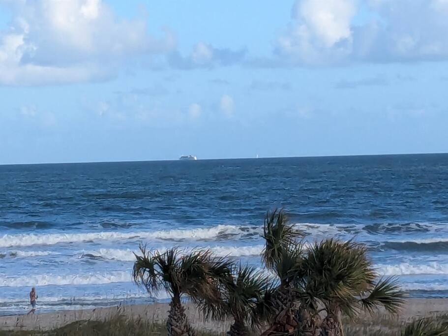 Oceanfront 2br2b, Ocean Views, Heated Pool, *